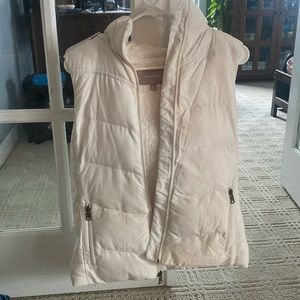 Banana republic puffer vest with fur inside and fur detachable hood